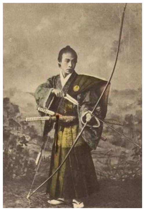 百年前日本武士老照片个子不高却杀气腾腾女武士颜值确实很高