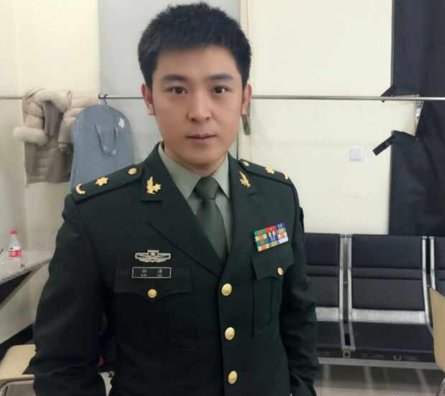 春晚知名小品演员孙涛,为何红了25年没绯闻?看他老婆是谁就知道