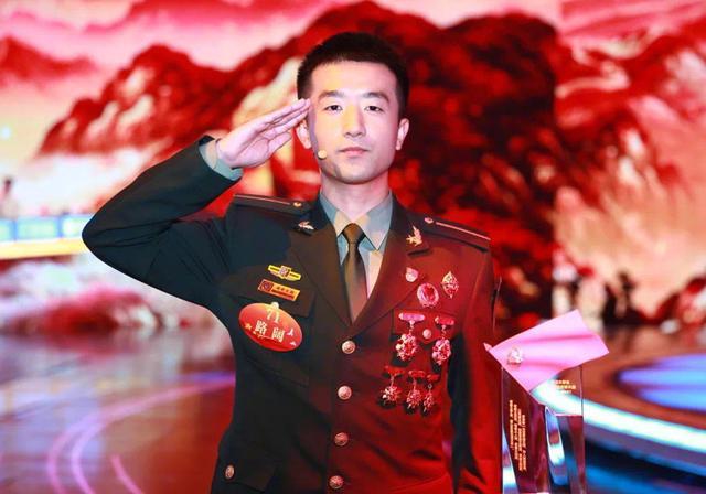 国科大95后博士火了,才貌双全勇夺第一,帅哥果然都上交国家