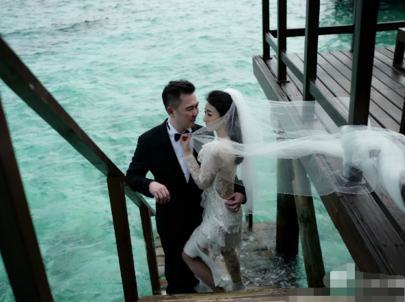 刘恺威罕见现身,与林夏薇互动亲密,46岁状态不输小鲜肉