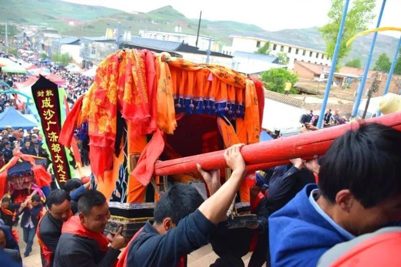 临潭人用热闹的龙神赛会怀念英雄