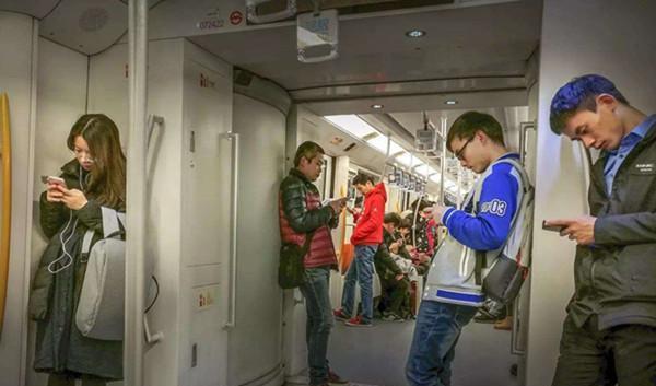 焦文军和马俊落网记利用地下通道害人导致多名玩手机路人丧命