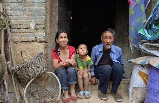 七旬的老人家娶了少妻,相差三十岁老来得子,幸福的生活遭遇厄运