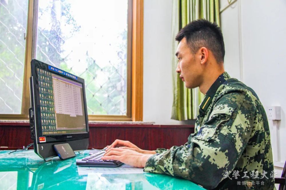 5辅助文化学习的"小教员""军职在线上的课程内容