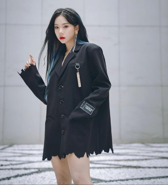 当初在组里是最后一名,人气也垫底,为什么solo一年还是呢?
