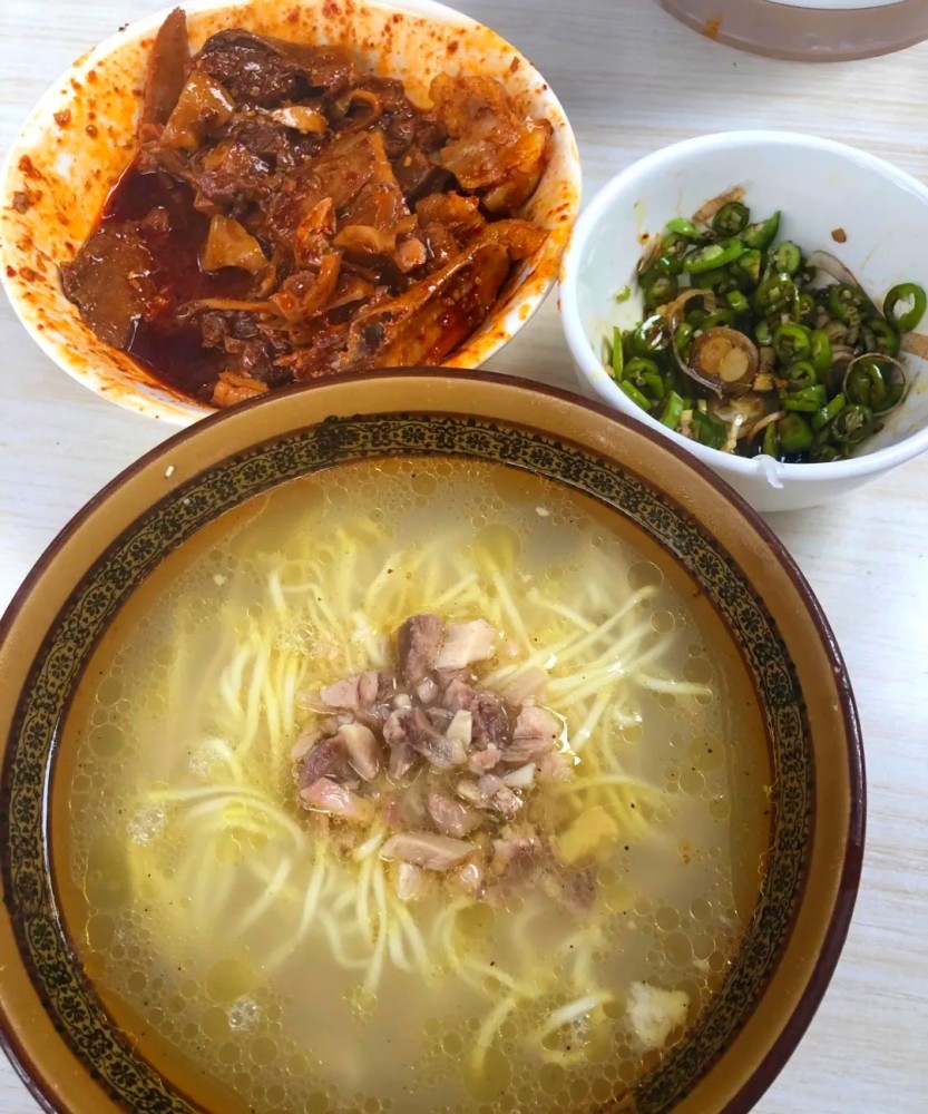 奶汤面的大明星成都邛崃的传统小吃汤汁香浓面条筋道