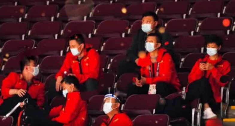 杨鸣 CBA三消息：男篮观看落选赛，南方球队报价张兆旭，杨鸣帮手离队