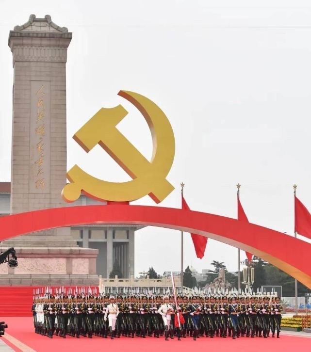 广场上的党徽年号是怎么制作的背后的辛苦你想不到