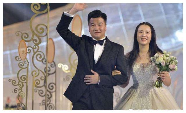 联赛第一射手李金羽,曾和女演员殷桃恋爱,43岁娶第3任娇妻