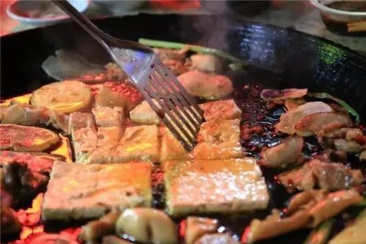 "卫星视角下的美丽乡村"——美景如画的贾西村