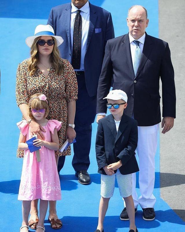 摩纳哥双胞胎新造型,穿出超模范儿,雅克王子西装look太帅!_腾讯新闻