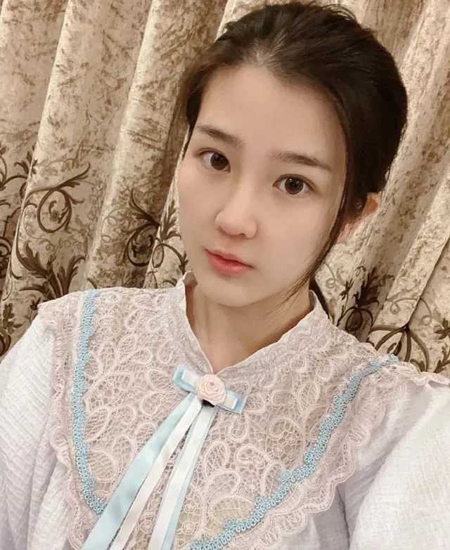 张莫涵晒清华录取通知书,曾疑似被张培萌家暴,真是又有颜又有才