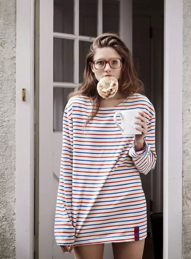 一眼就喜欢的海魂衫穿搭就看这两点,浪漫又时髦,不信你不心动_腾讯新