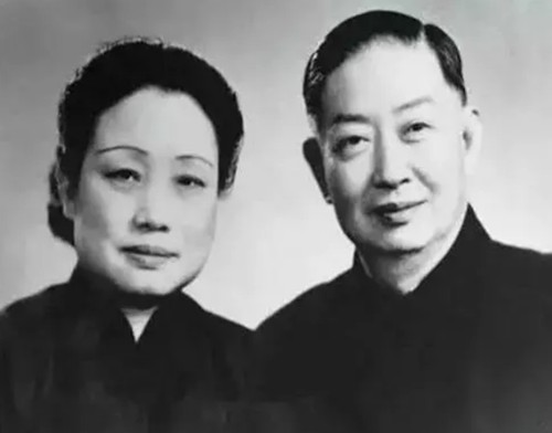 两女同嫁一夫 关系宛若亲姐妹 活着 三人行 死后3人同穴 全网搜