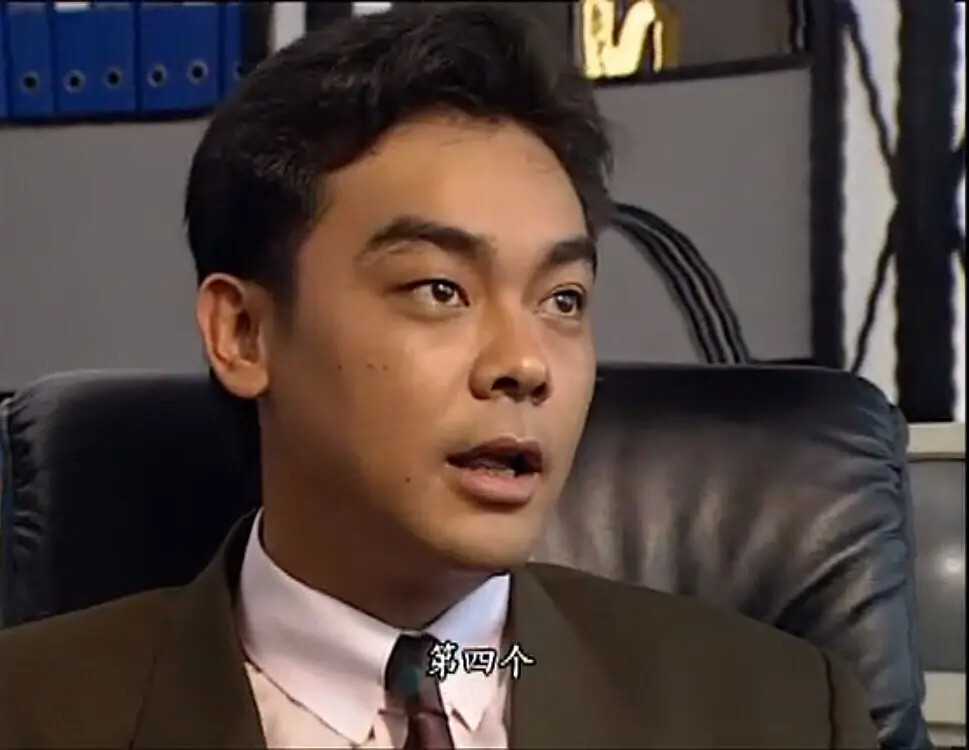 方展博在房间里平静地数着人数,四个儿子都死了,丁蟹却侥幸撞进了方