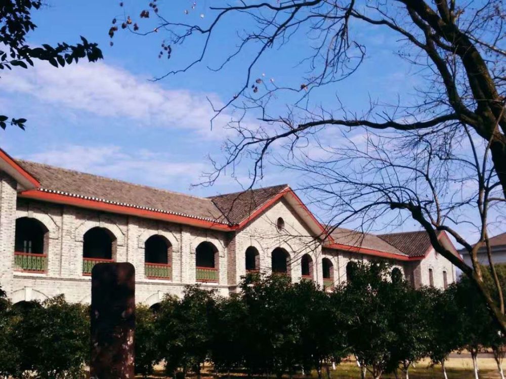 绍兴白马湖湖畔春晖中学曾经大咖云集享誉全国