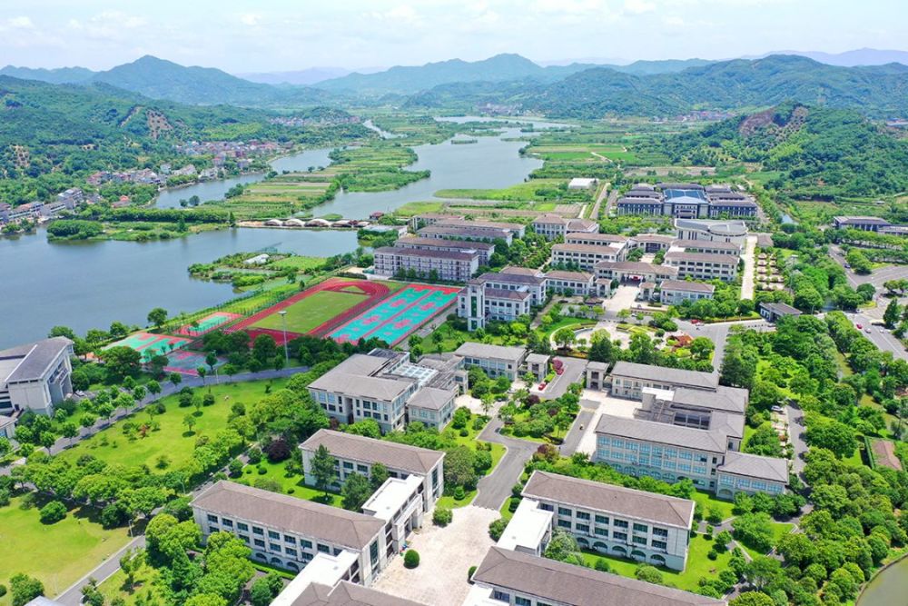 绍兴白马湖湖畔春晖中学曾经大咖云集享誉全国