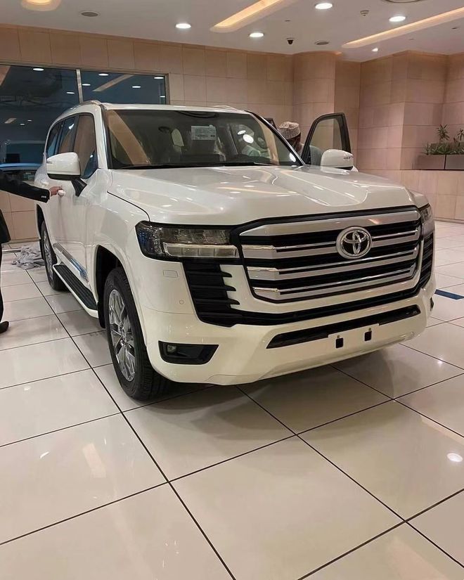 全新陆巡3.5t 厚重壮硕风格太霸气了