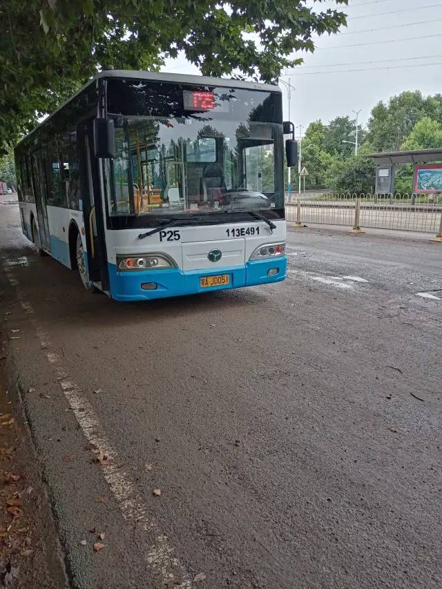 p140路車是黃陂區最難等的公交車早上6點半和下午4點半各一趟