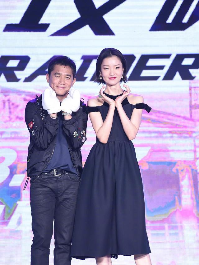 35岁杜鹃撞衫43岁林志玲,超模与名模的差别一目了然