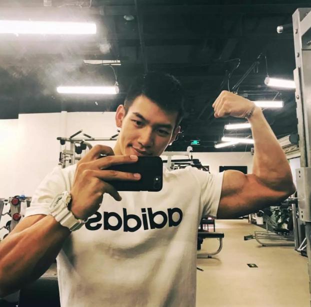 停练3年后,身材反弹成这样,网友感慨:连路人都不如|健美|健身|朴贤圭