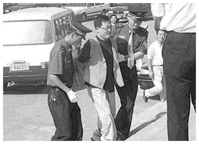 亿万富翁被判注射死刑曾捐495亿换取性命被拒死前口中大喊7个字