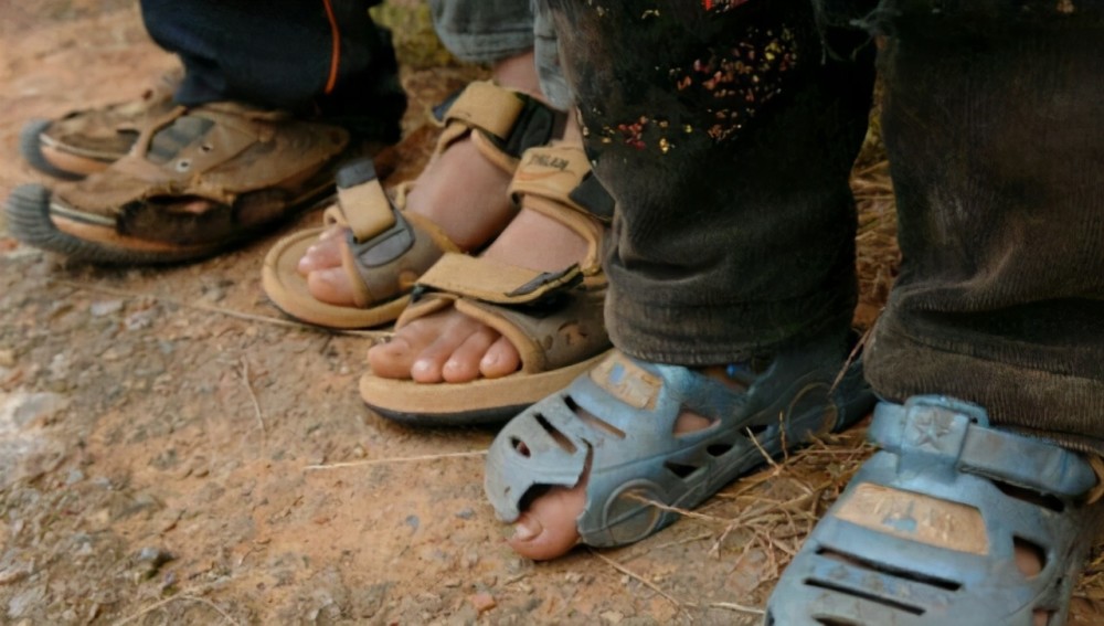 小学生作文《我只穿耐克鞋》走红,网友:都是父母惯出来的