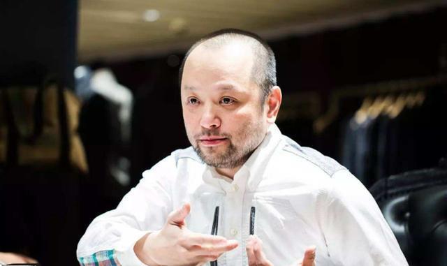 他娶了全香港人的"梦中女神",如今生意大跌,整日买车为乐|邱淑贞|沈嘉