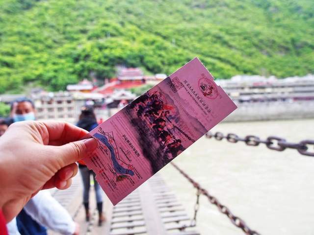 泸定桥和磨西古镇都和长征有关你更喜欢哪一个