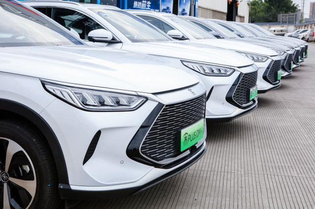 大雨中爬上4400米318线试驾比亚迪宋plusdmi没有让人失望