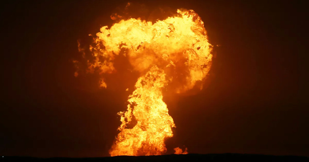 震撼一幕阿塞拜疆海上油气平台附近升起巨大火球阿官员或为火山喷发