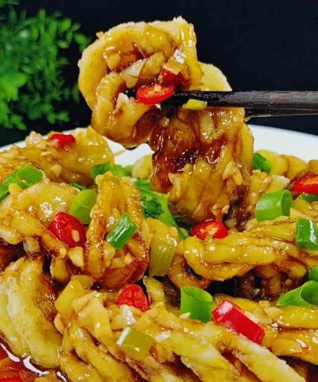 今天美食,麻花茄子,太好吃了,这样的家常菜,天天吃都吃不够.