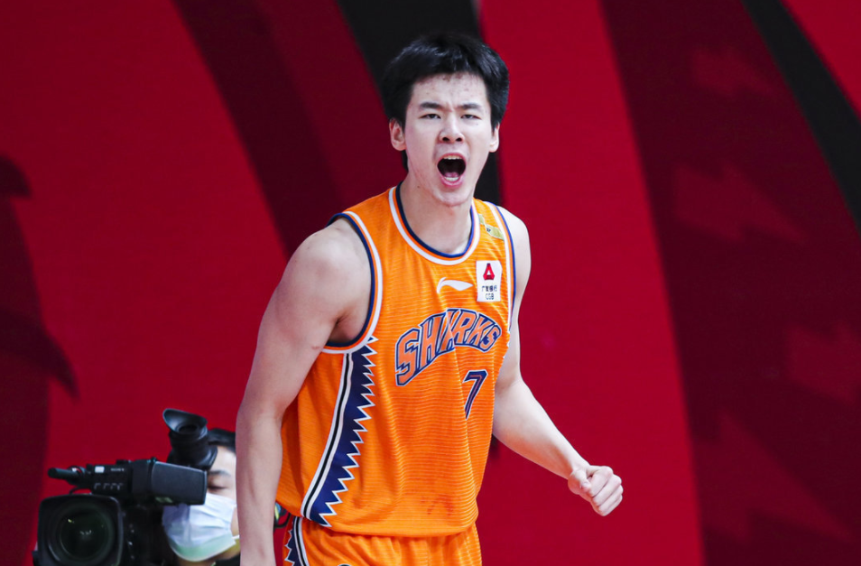 郭昊文 冲击NBA无望！CBA天赋新星辅佐李春江，要联手王哲林卷土重来