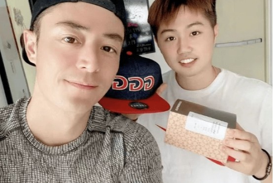网友晒出与霍建华合影，林心如有素颜出镜，幸福不幸福肉眼可见