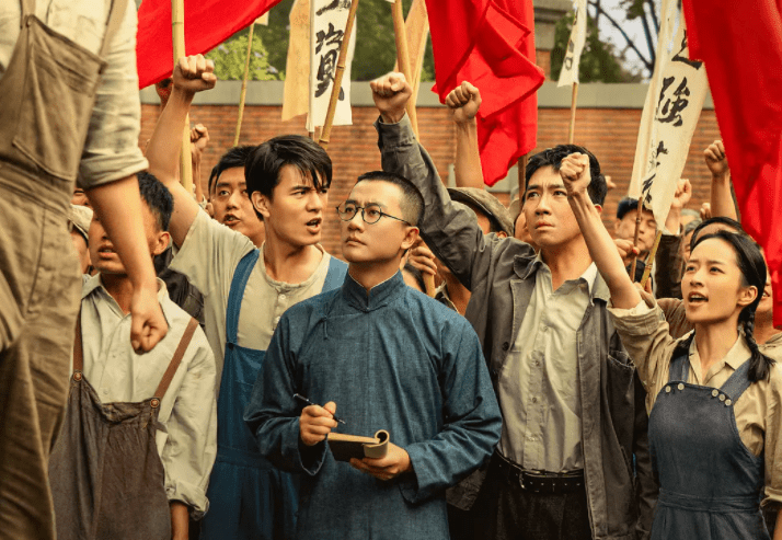 也展示出革命前辈们他们怎样将一个阶级推翻,前往另一个阶级.