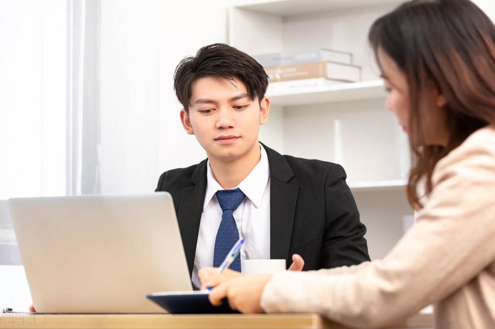 职场恋爱篇女生喜欢男同事学会这4招让你轻松把男神搞到手