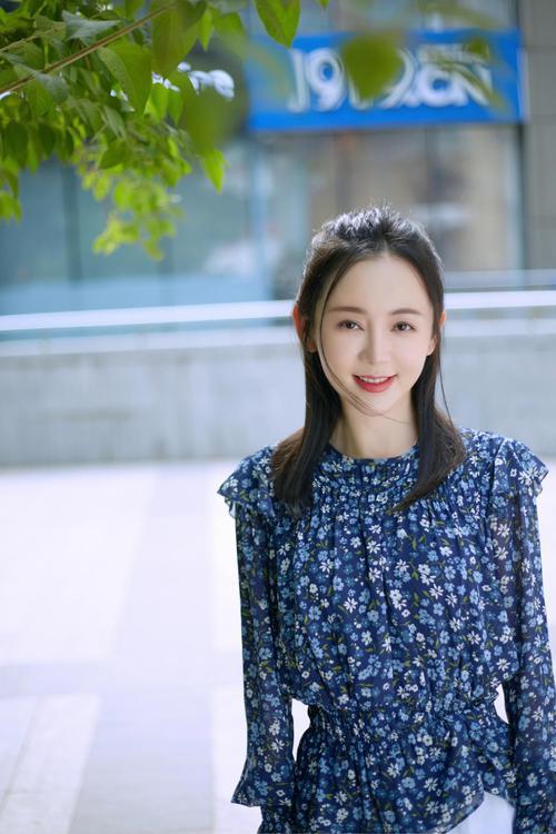 甜美女神魏新雨晒美照清新迷人仙气十足满满夏天的味道