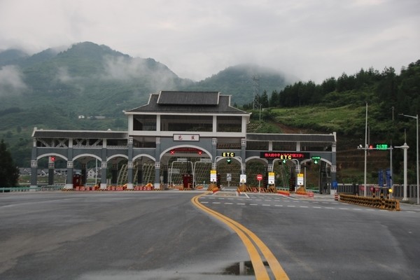 桐梓:正习高速公路撬开乡村振兴"致富门"