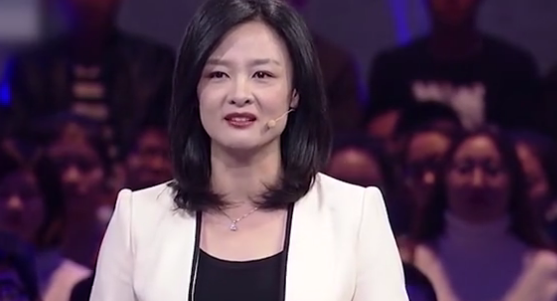 李小萌汶川地震一哭成名央视四金花之一如今48岁做带货主播