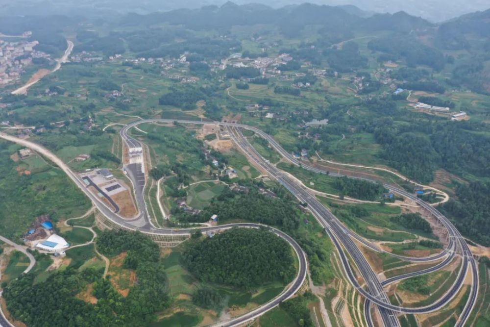 沿着高速看余庆|构皮滩镇:连接南北 通江达海 涅盘重生