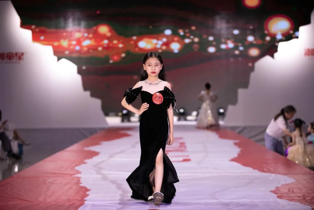 周紫涵葛晗昀幼儿组张怡宁周玟萱周欣悦儿童组段品妤胡文泽彭 茜少年
