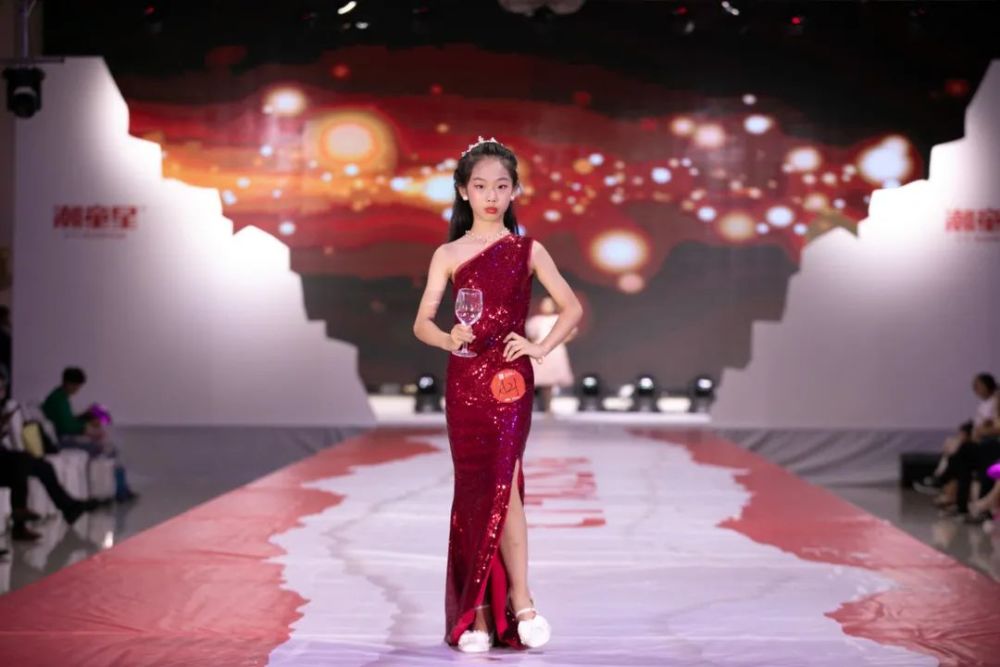 葛晗昀幼儿组张怡宁周玟萱周欣悦儿童组段品妤胡文泽彭 茜少年组曹