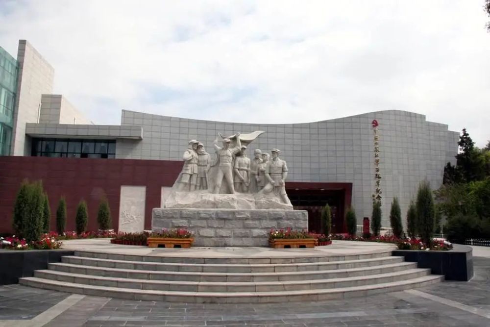 中国工农红军西路军纪念馆位于青海省西宁市南川东路烈士陵园内最高处