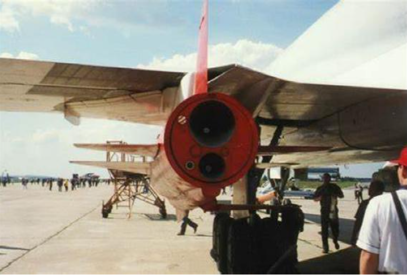 军方又一杀手锏亮相,威力比东风26还强,美军坦言航母活不过30分钟_腾