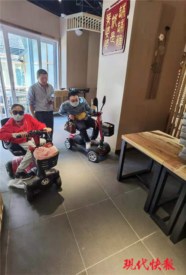 收集无障碍餐饮店90后小伙开发轮椅美食地图小程序