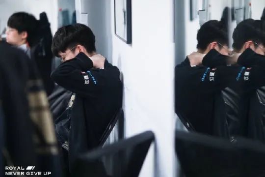 英雄联盟上单排行_LPL各位置MVP排行榜:小虎上单第一,中路左手硬币竞争激烈