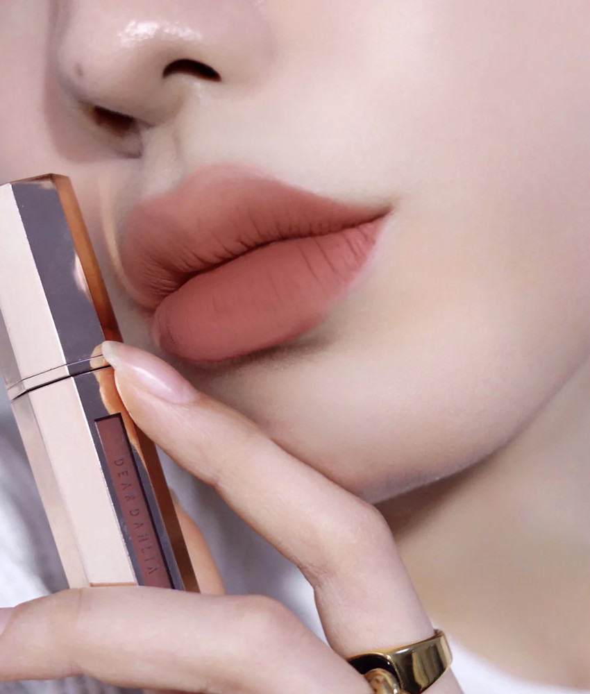 黄皮女生涂什么口红更有气质这5支口红怎么搭配都优雅高级