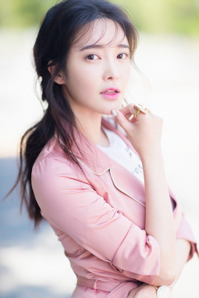 张璇,1988年6月16日出生于山东济南,华策星之女演员,毕业于北京电影