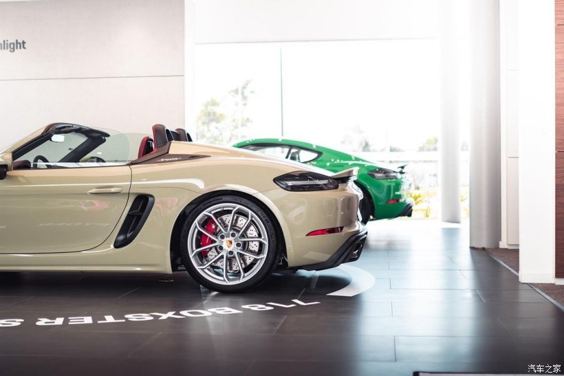 全新保时捷718spyder敞篷车十分个性堪称颜值巅峰