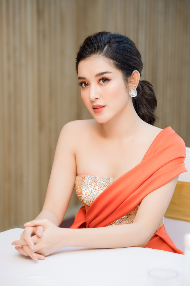 越南第一美女预测12强赛对阵中国队拿4分客场11主场21